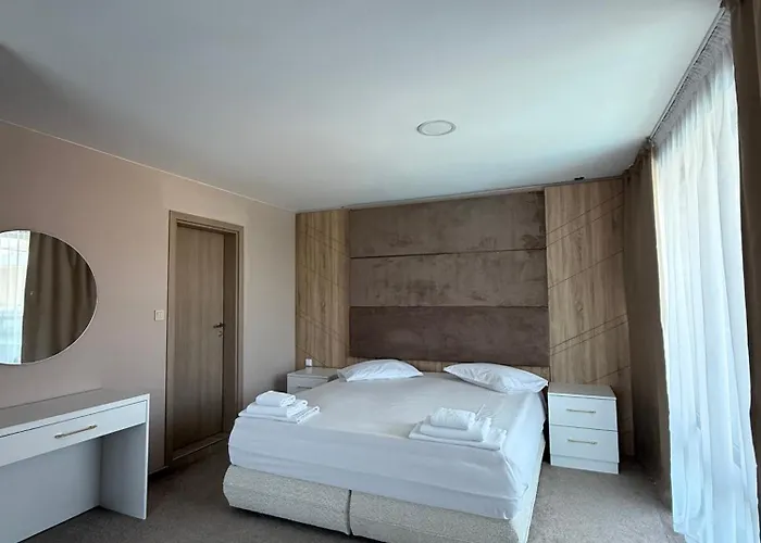 Riviera Blue 酒店 3*